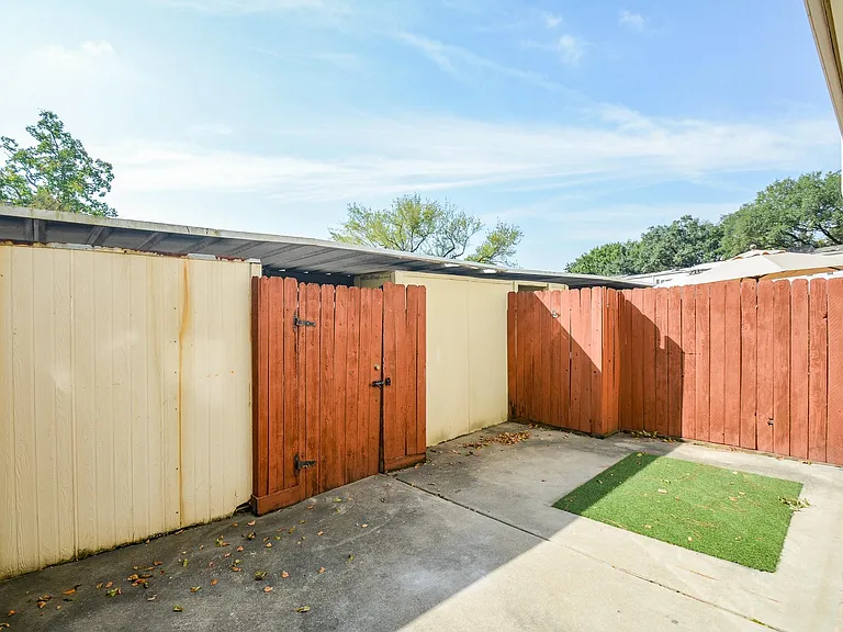 13282 Trail Hollow Dr — Photo 33