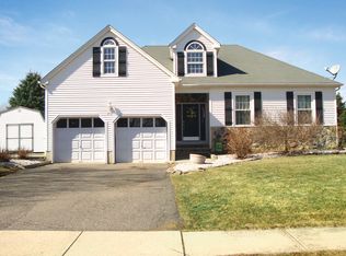 231 Stonehenge Dr, Phillipsburg, NJ 08865