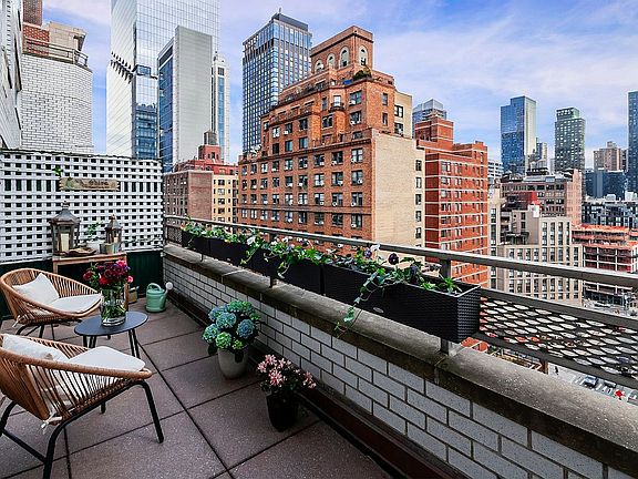 2nd image of 430 W 34th St APT 16F