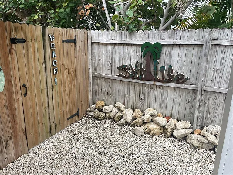 720 E Gulf Blvd #B — Photo 5