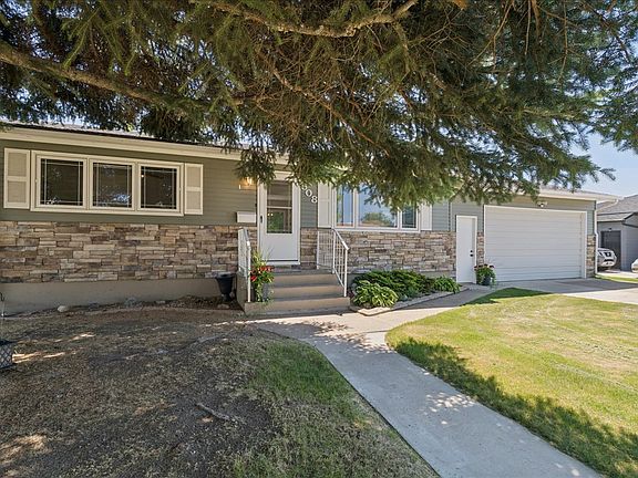 2nd image of 508 23rd Ave NE