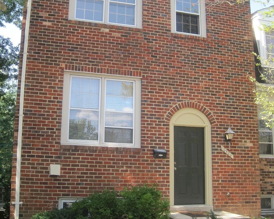 End unit brick townhome. Kitchen is on 1st floor; 2nd and 3rd bedrooms are in front of house on 2nd floor.