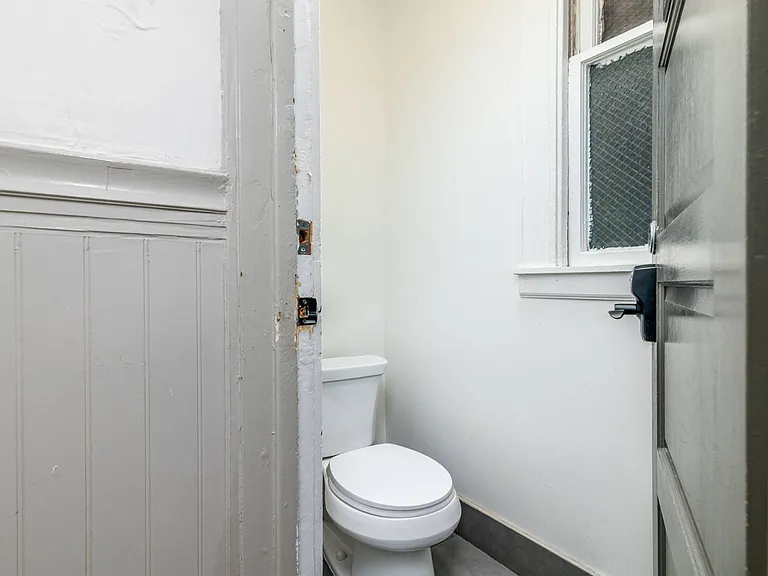 1008 Larkin — Photo 22