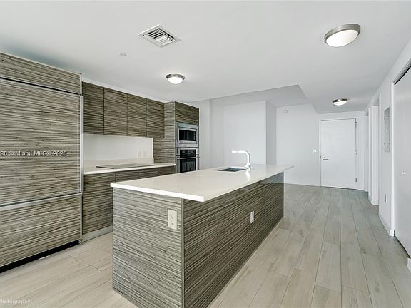 4th image of 460 NE 28th St APT 3803