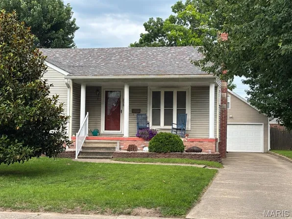 535 5th St, Wood River, IL 62095