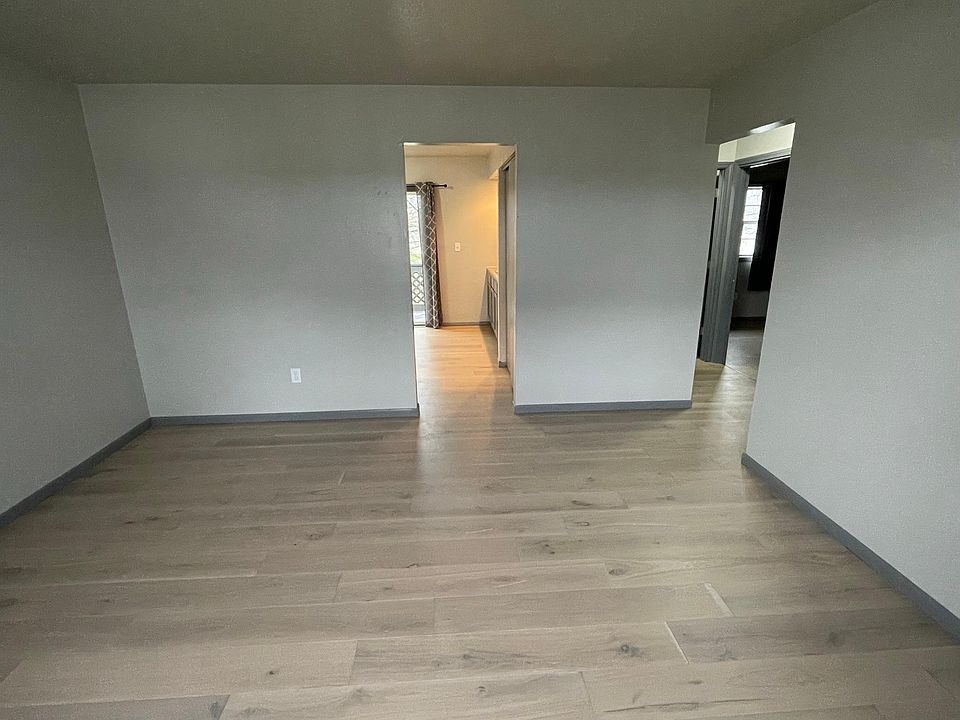 1st image of 302 Larson Ct #4
