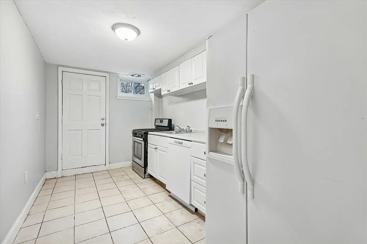 3914 Erdman Avenue - 1 — Photo 3