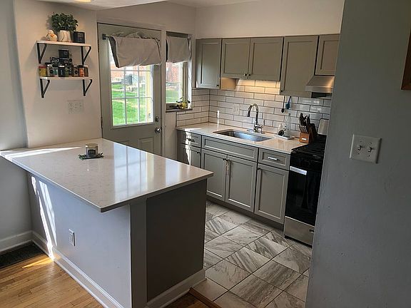 5th image of 1129 Sells Ave