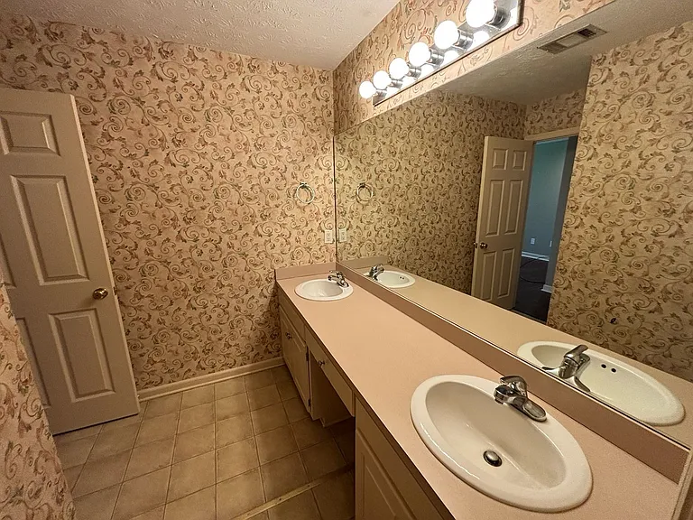 1338 Virginia St — Photo 18