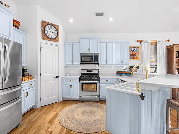 4th image of 48 Cottage Dr.