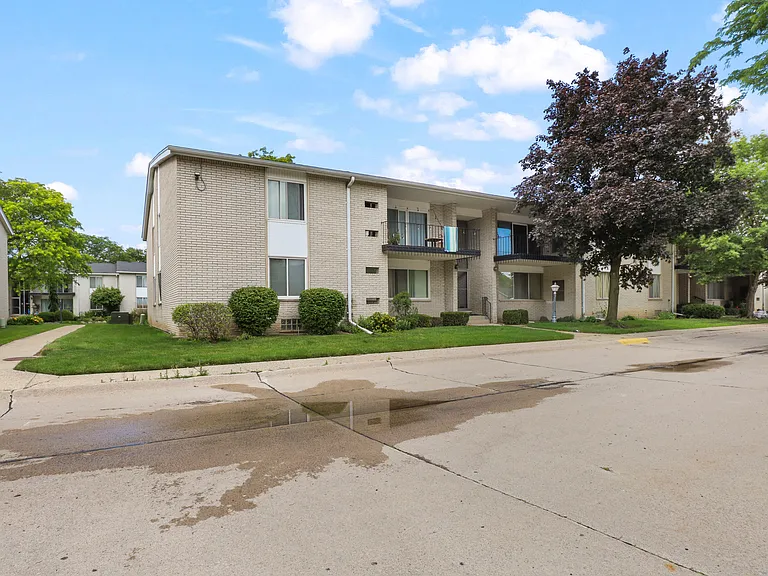 8577 Kennedy Cir #M7 — Photo 2