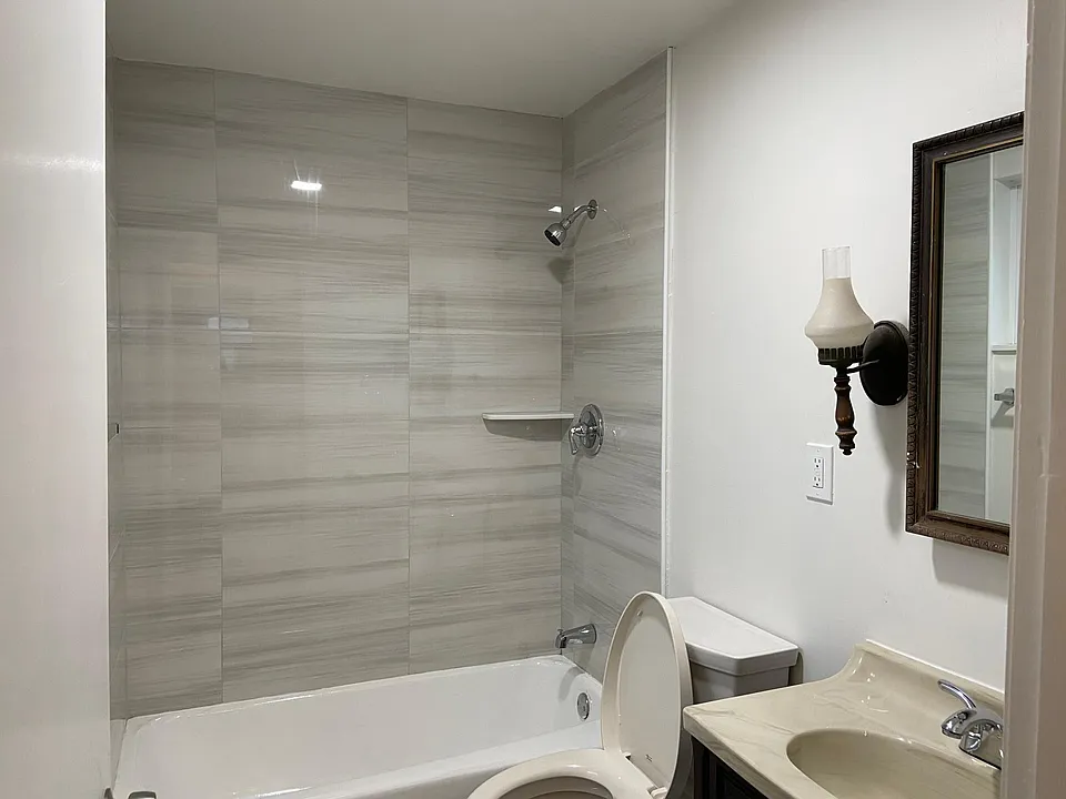2nd floor full bathroom