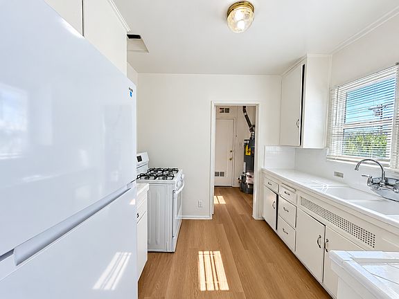 5th image of 2116 S Ridgeley Dr #2122-1/2