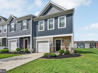 305 Maple Run Dr, York, PA 17404