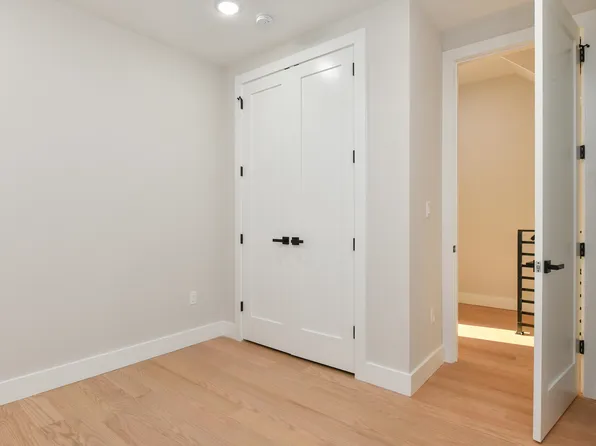 221 Columbia Avenue image 25 of 50