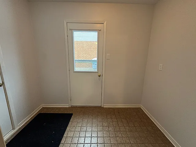 536 Thorndale Dr — Photo 11