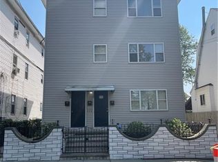 318 New York Ave, Providence, RI 02905