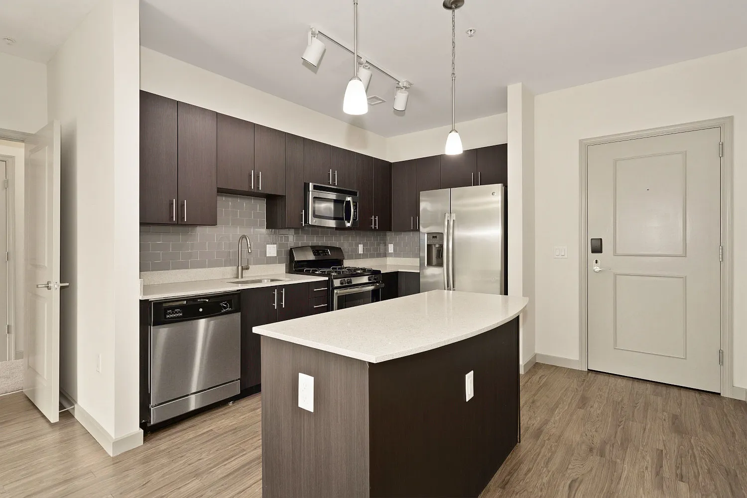 7001 Arlington at Bethesda — Photo 1