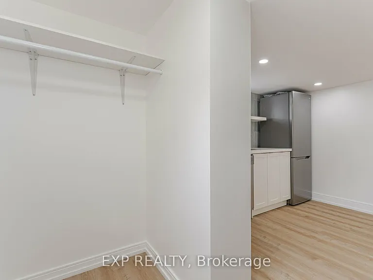 716 Brock Ave #B — Photo 4