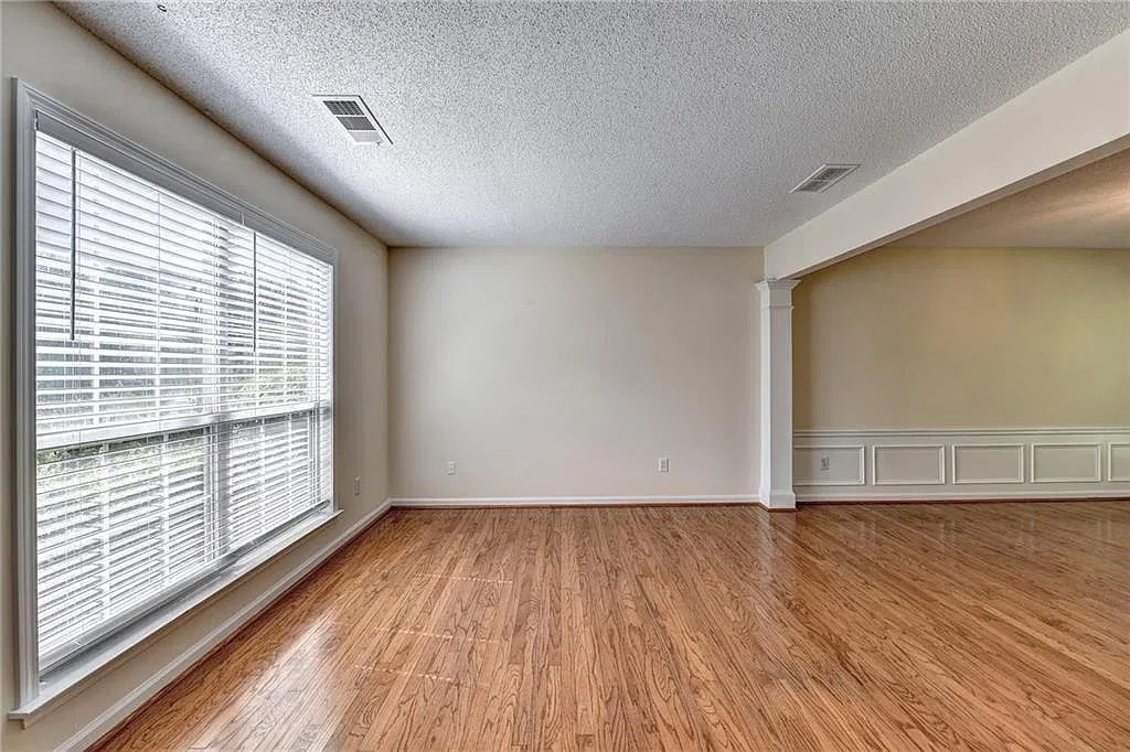 4 bed, 2.5 bath, 2208 sqft, $2,800 — Photo 2
