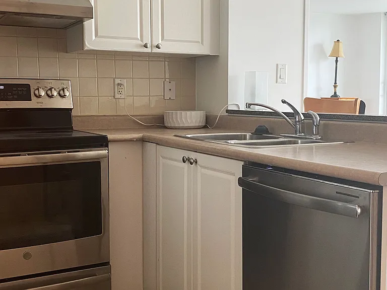 230 King St E #1201 — Photo 3