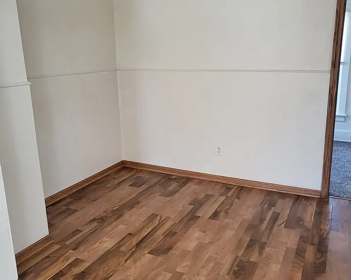 1027 E Main St — Photo 3