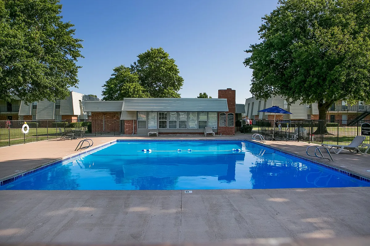 Building Photo - Heatherstone Apartments