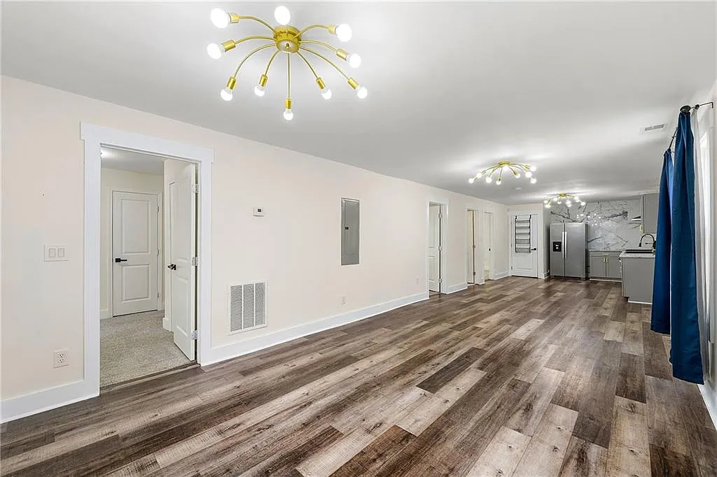 3 bed, 2.0 bath, 1080 sqft, $1,850 — Photo 3