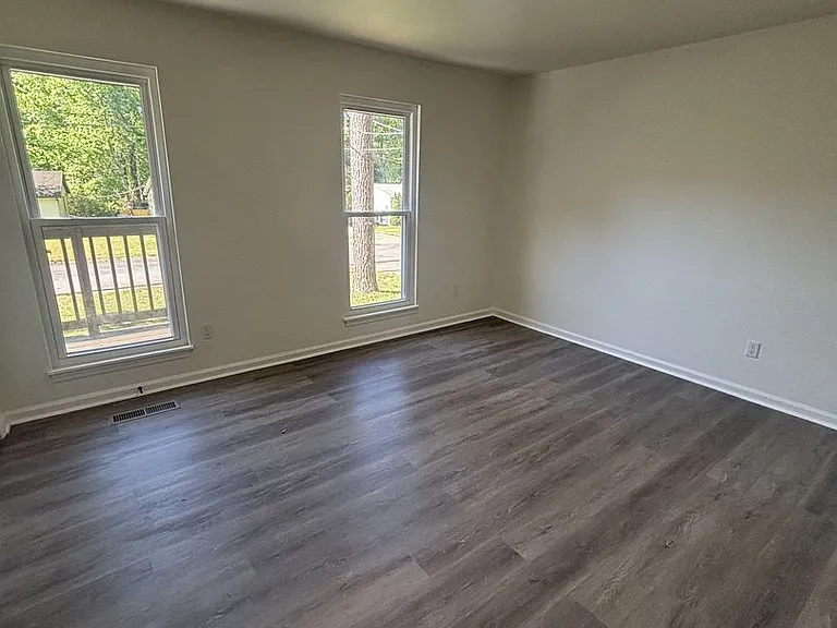 2535 Martin Cir — Photo 22