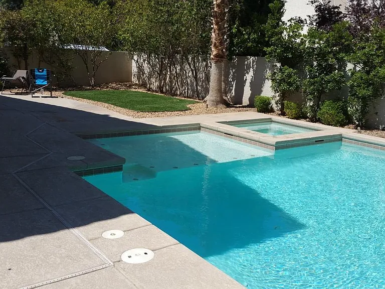Back Yard / Pool / Jacuzzi 2