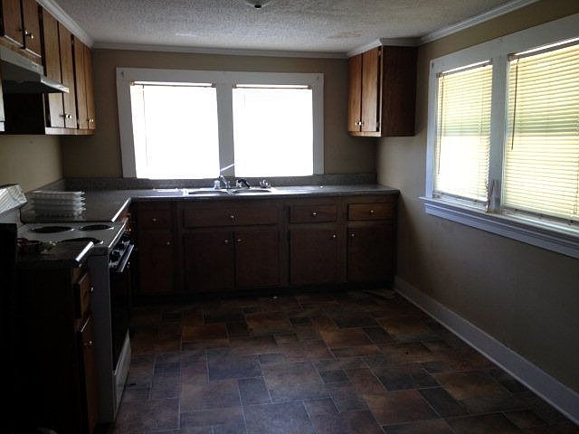 2nd image of 1115 Trammell St
