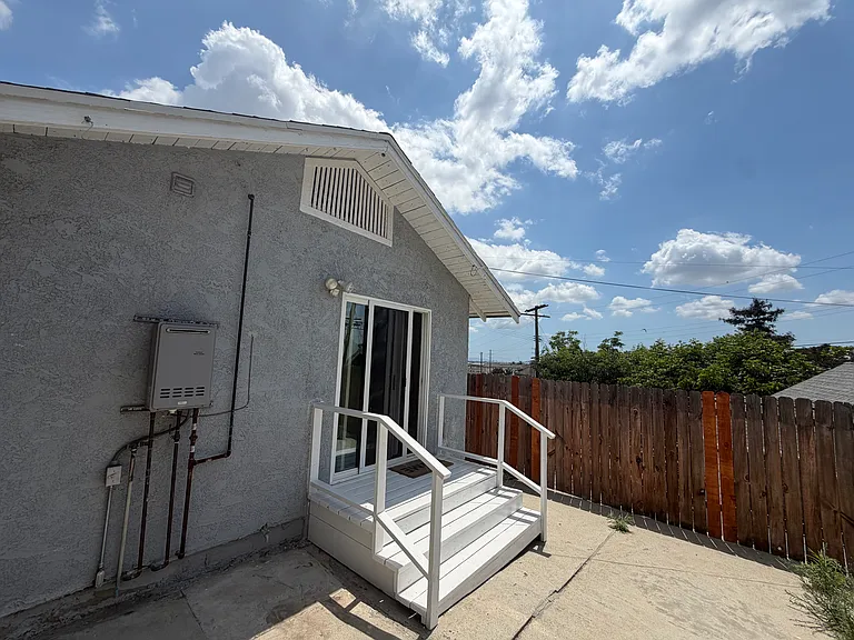 2847 Johnston St — Photo 9