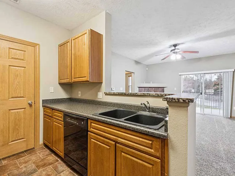 Stone Ridge Estates Apartments & Duplexes — Photo 119