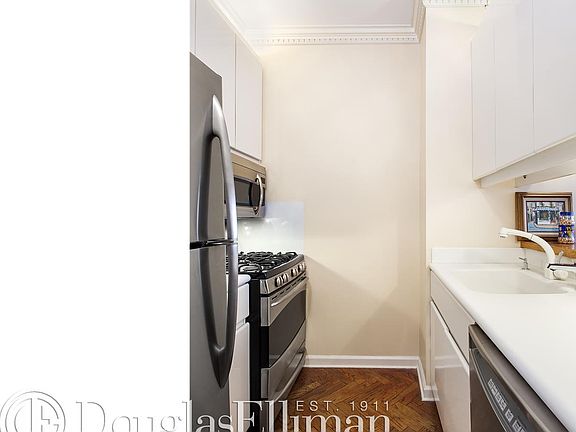 5th image of 530 E 76th St APT 31K