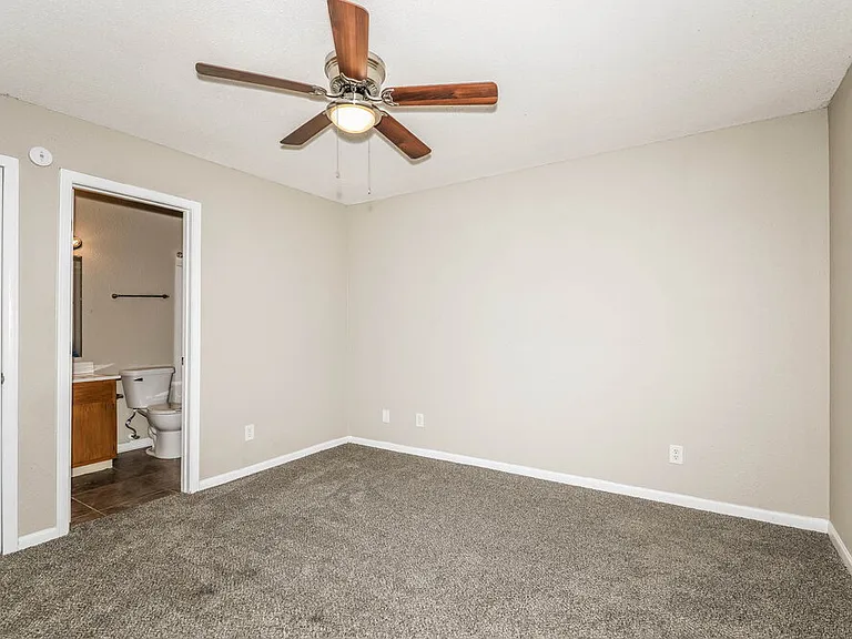 4009 Dogwood Ln — Photo 9