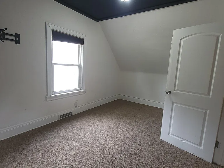 1401 Grant St — Photo 20