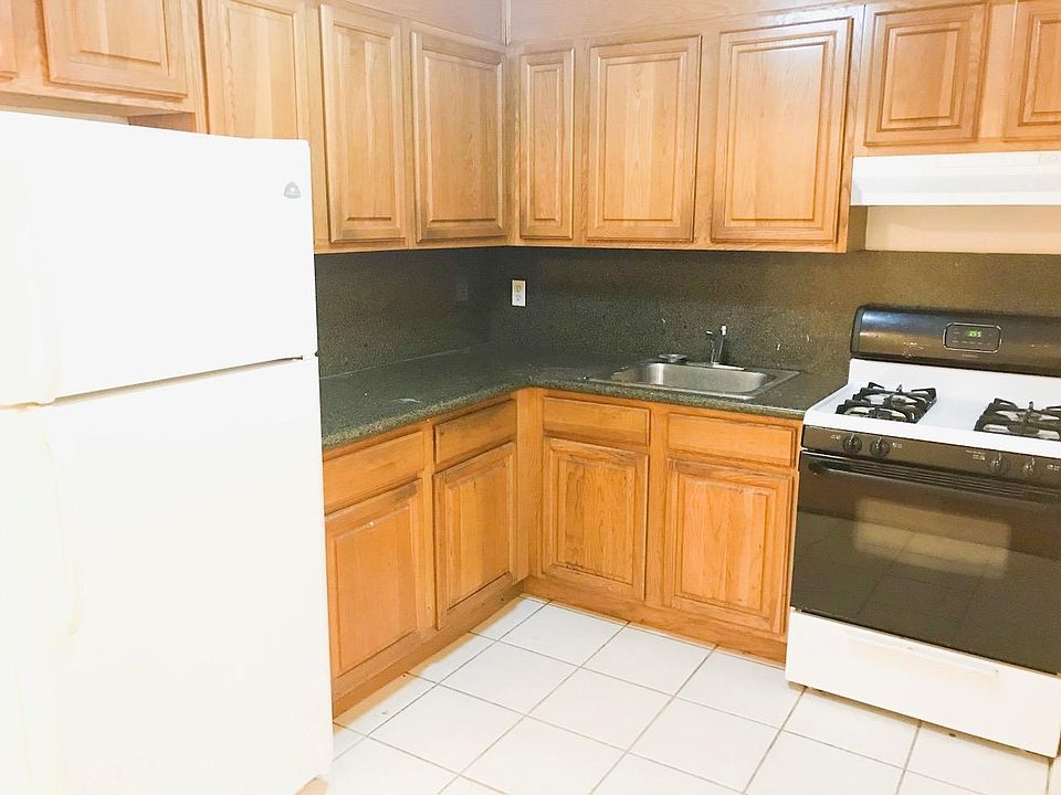 2nd image of 14133 Pershing Cres