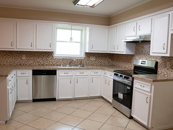 5th image of 1008 Fairway Ln