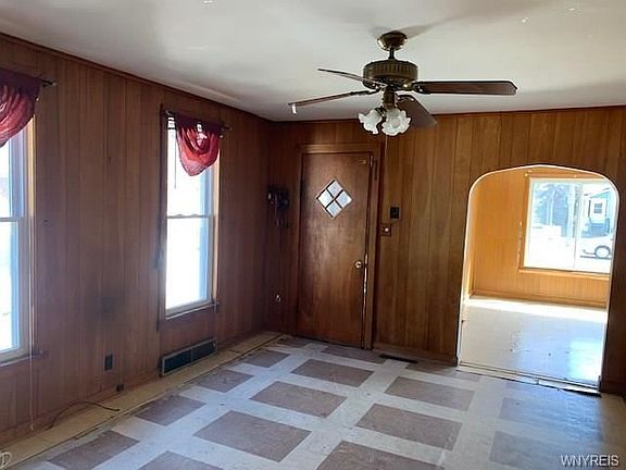 5th image of 144 Lake Shore Dr E