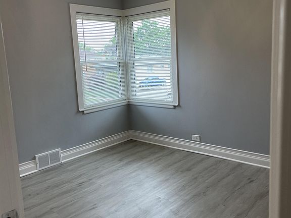 2nd image of 1417 E 31st St APT 2e