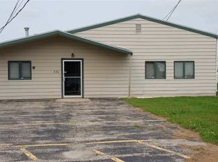 330 E Burnett St, Beaver Dam, WI 53916