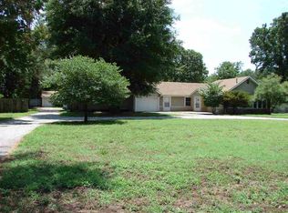 915 E 57th St S, Wichita, KS 67216