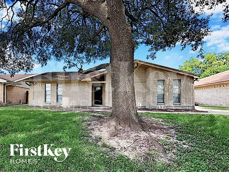 6610 Rowell Ct — Photo 1