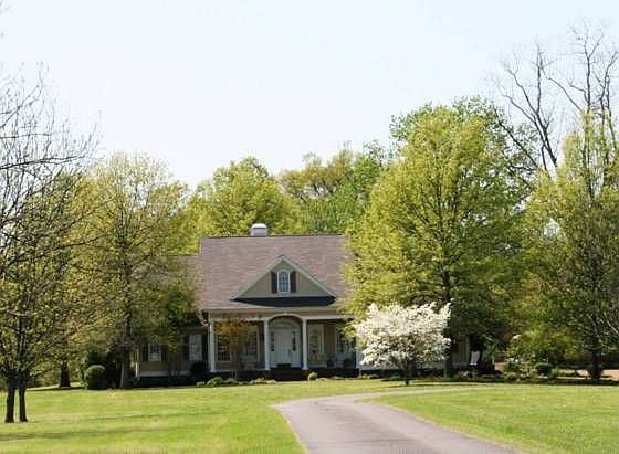 1st image of 785 Meredith Ln