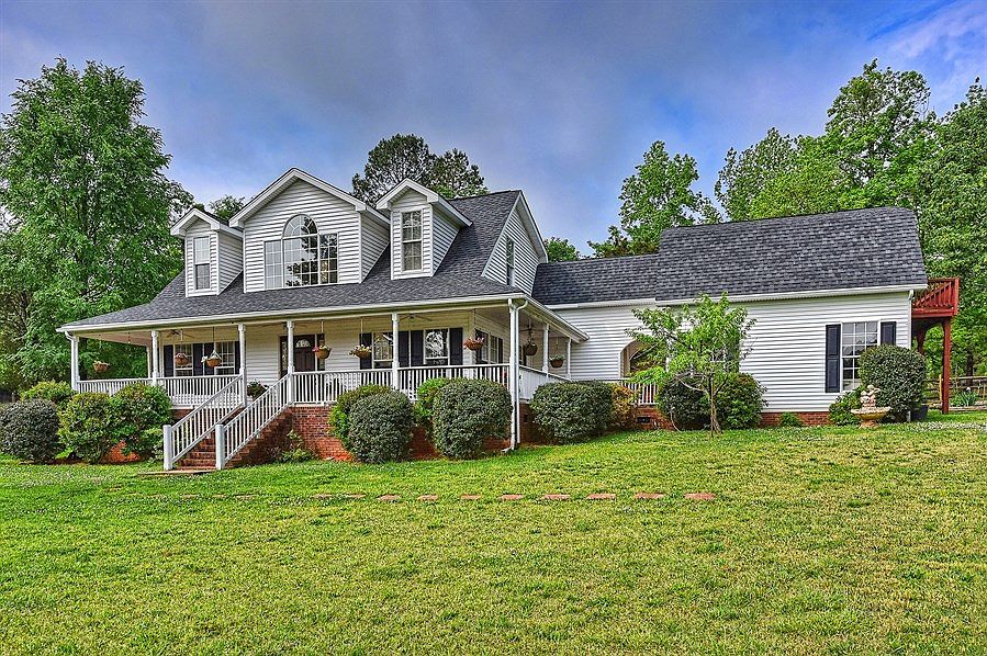 1st image of 2918 Summer Ln