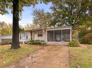 1040 S Lafayette St, Florissant, MO 63031