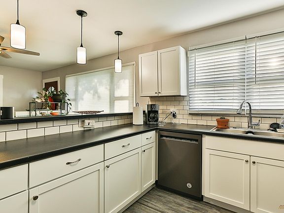 5th image of 2719 Elm Ave