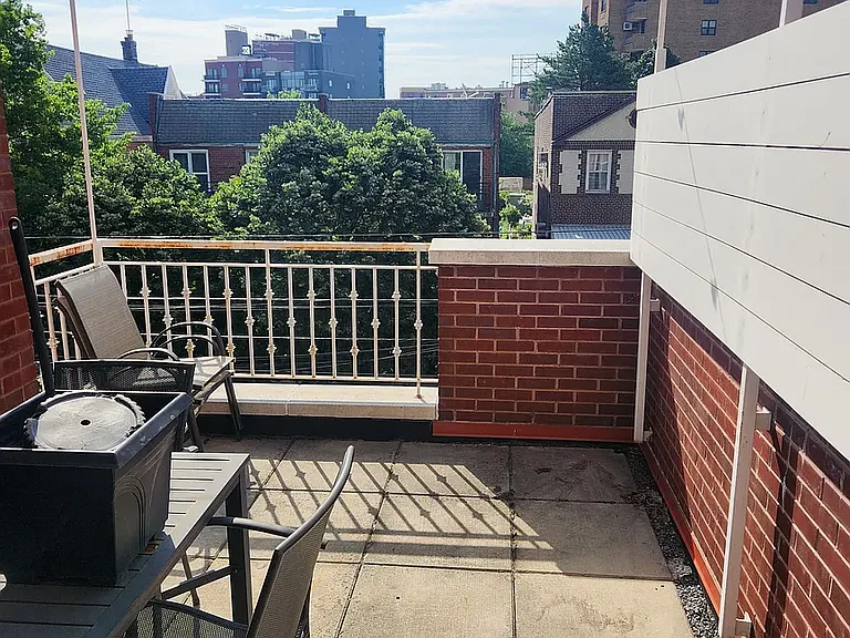 25-44 Crescent St #3A — Photo 5
