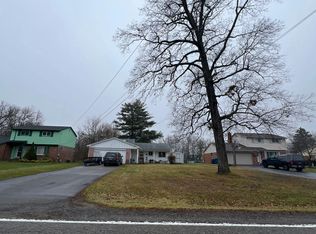 7015 Hatchery Rd, Waterford, MI 48327