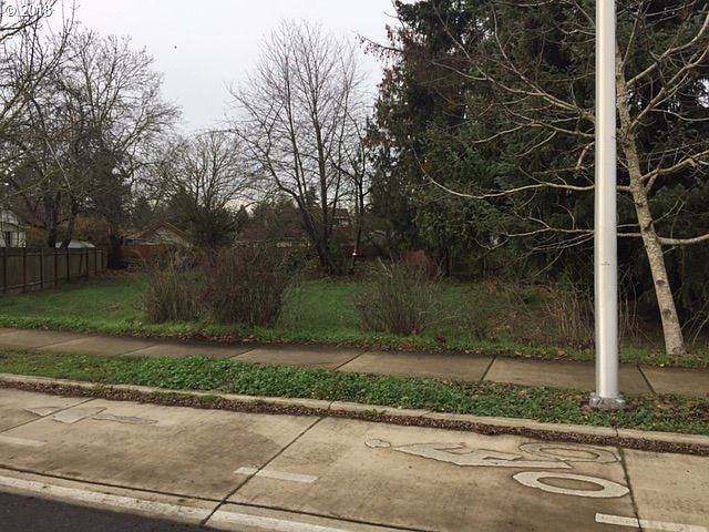 2nd image of 4855 NE Cully Blvd